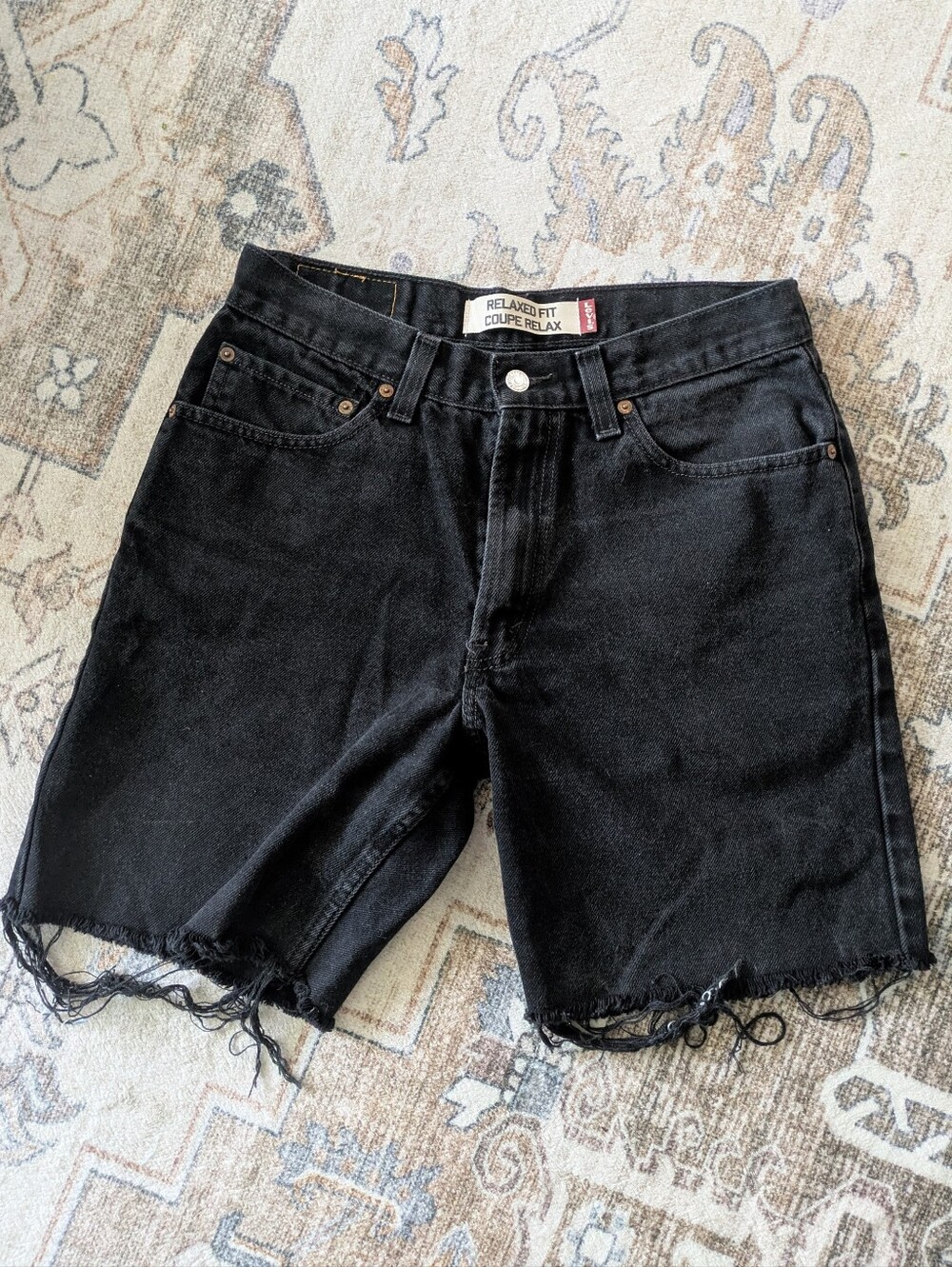 Levi's 550 Relaxed Fit Cut Off Shorts